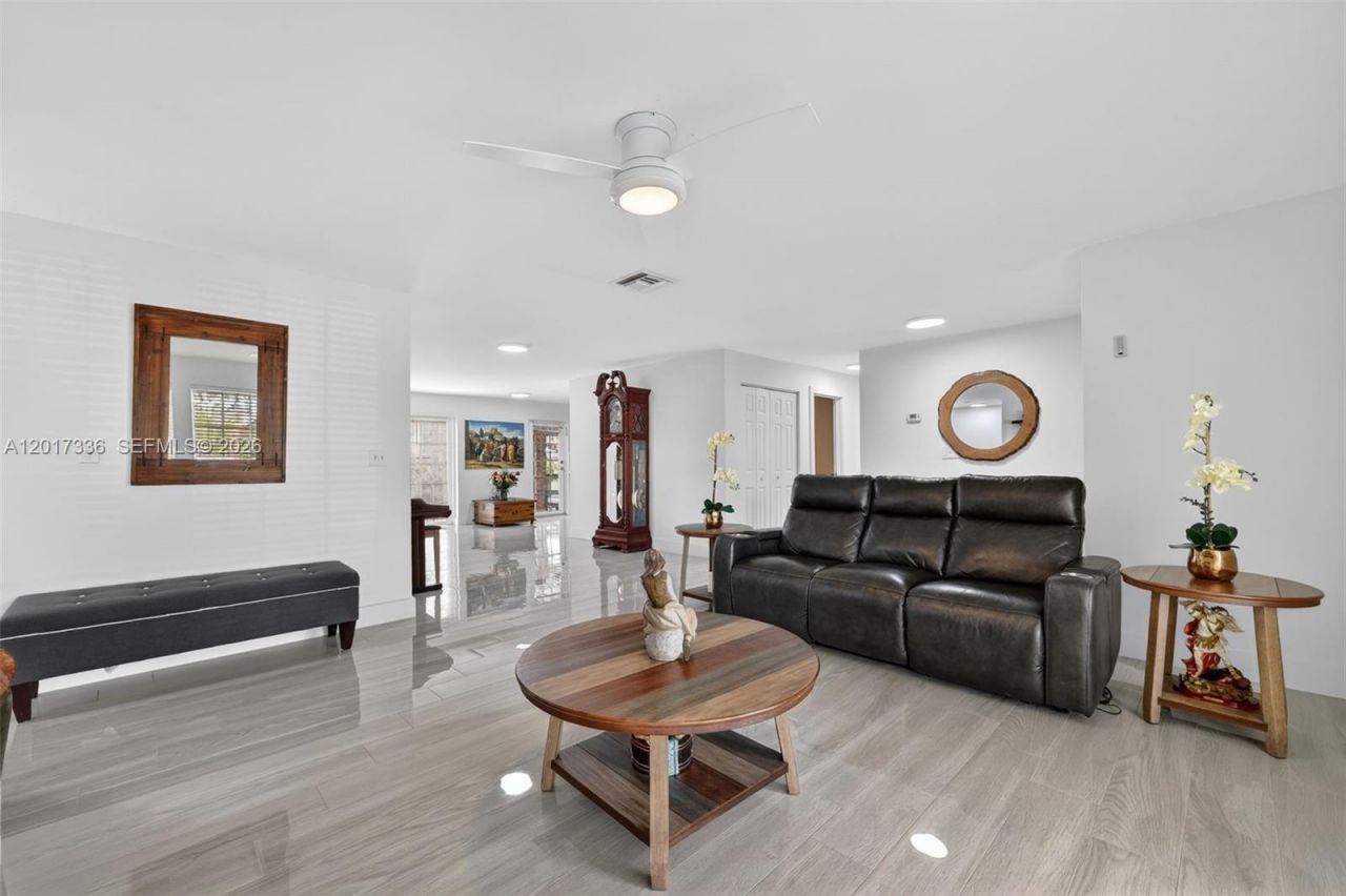 9315 SW 172nd Ter, Palmetto Bay, FL 33157 Photo