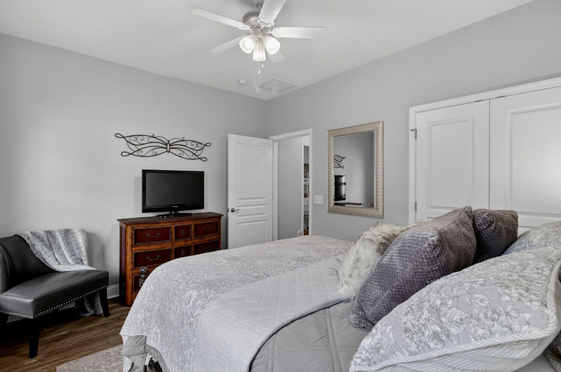 510 Tranquil Waters Way Photo 32