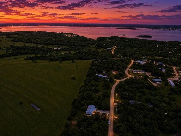 147 Lark Meadow Drive, Runaway Bay, TX 76426