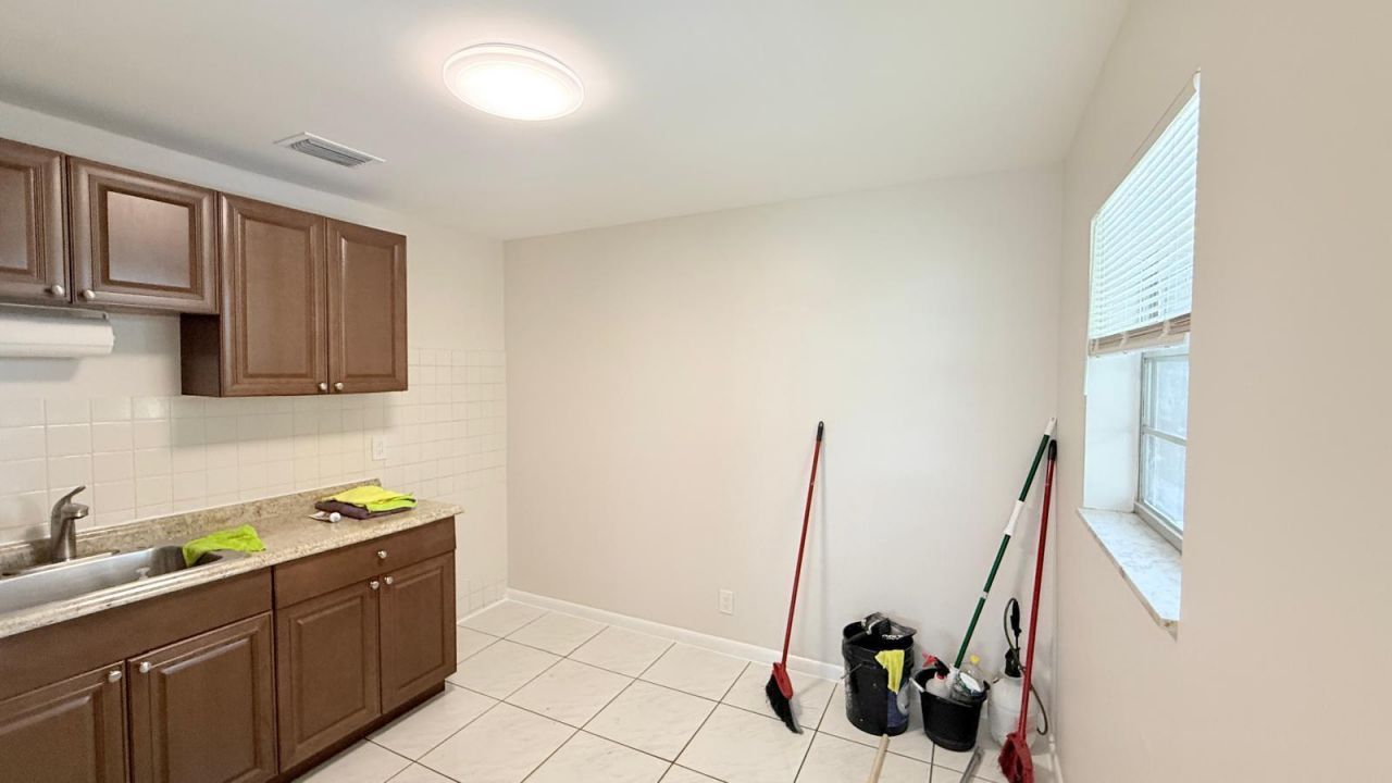 501 W Kalmia Drive, Unit 4, West Palm Beach, FL 33403 Photo