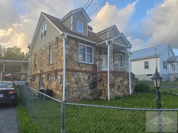 310 Camellia Dr, Bluefield, WV 24701
