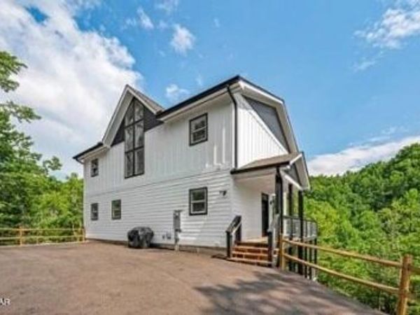 821 Sunshine Trail, Gatlinburg, TN 37738