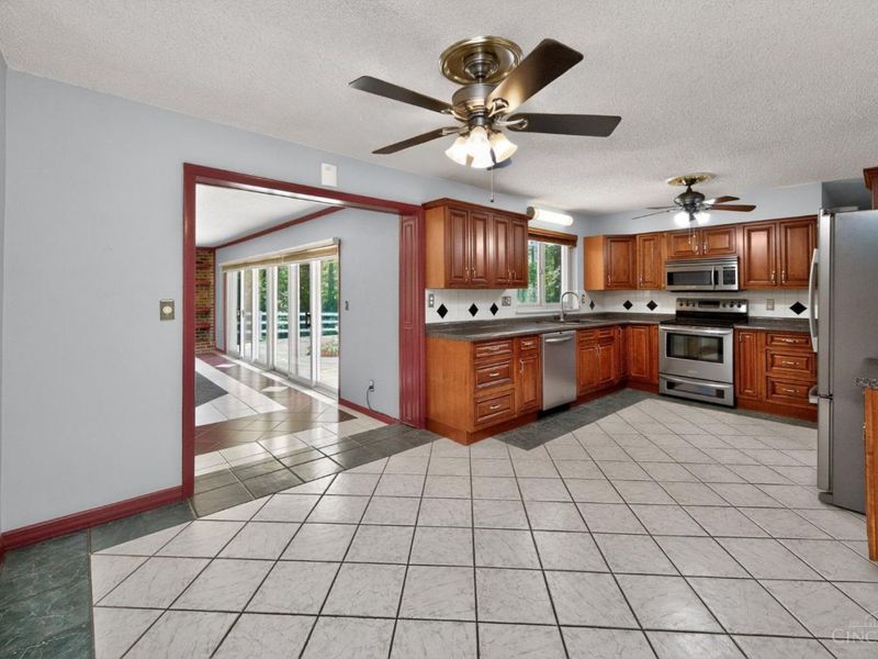933 Robin Hill Drive, New Richmond, OH 45157 Photo 8