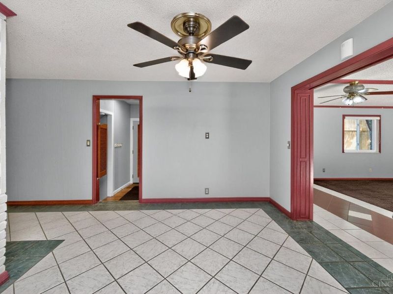 933 Robin Hill Drive, New Richmond, OH 45157 Photo 9