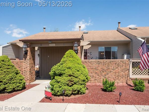 61962 YORKTOWN Drive, South Lyon, MI 48178