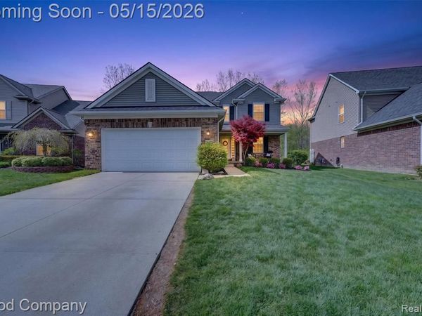 28622 Oakmonte Circle W, Lyon Twp, MI 48165