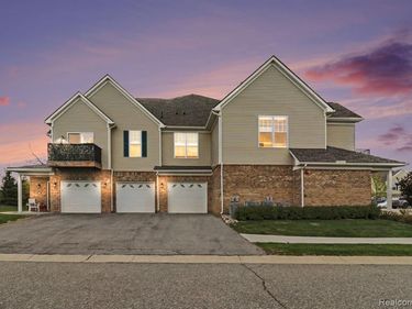 9864 Ridge Run Street, Hartland Twp, MI 48855