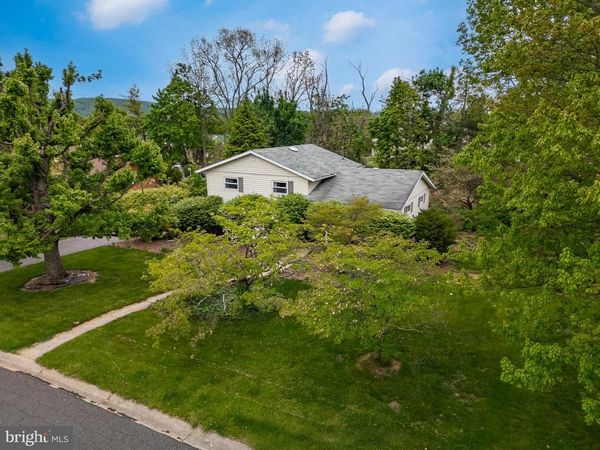 5131 FAIRLAWN ROAD, CENTER VALLEY, PA 18034