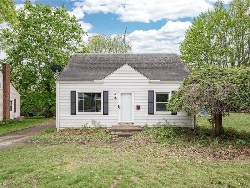 106 E Dresden Avenue, Akron, OH 44301 Photo 1