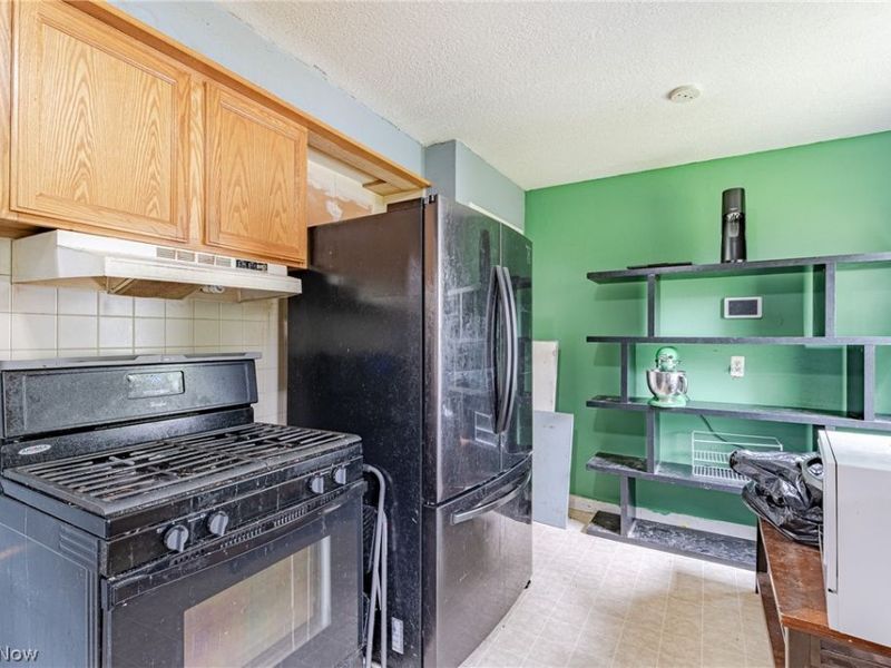 106 E Dresden Avenue, Akron, OH 44301 Photo 5