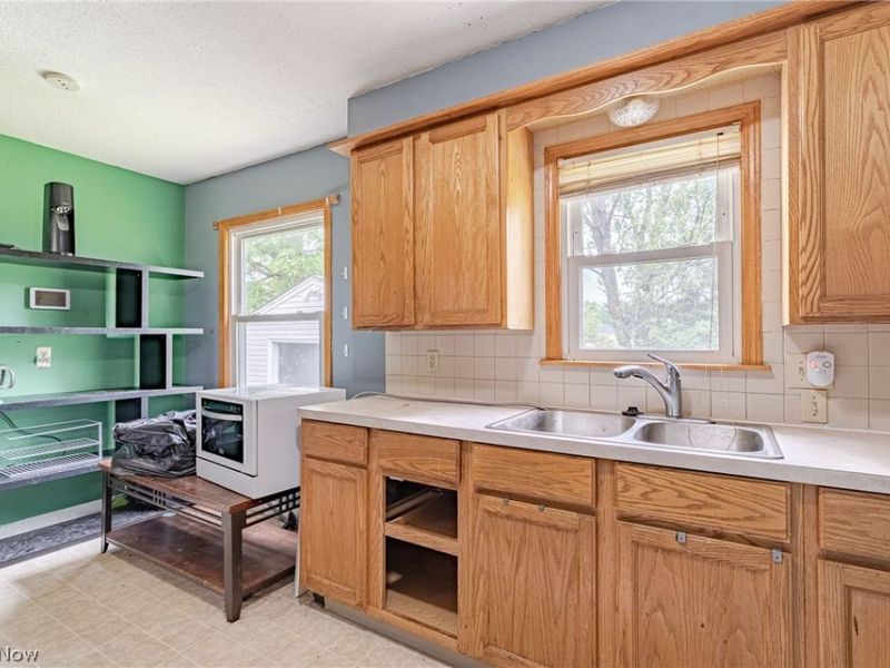 106 E Dresden Avenue, Akron, OH 44301 Photo 6