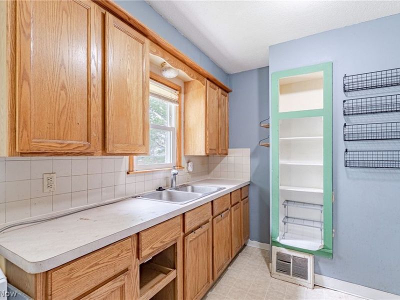 106 E Dresden Avenue, Akron, OH 44301 Photo 7