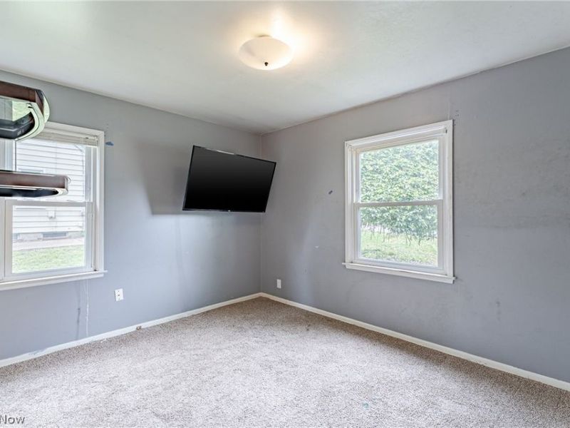 106 E Dresden Avenue, Akron, OH 44301 Photo 8