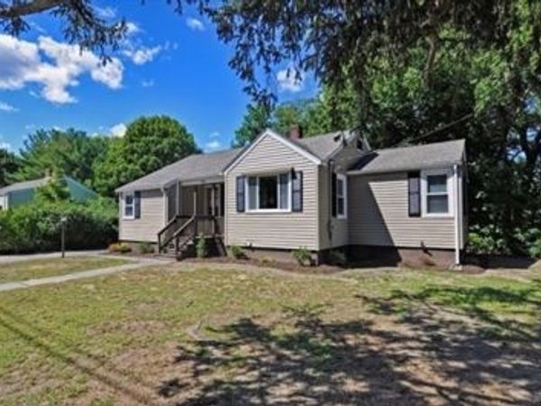 1036 Middleboro Avenue, Taunton, MA 02718