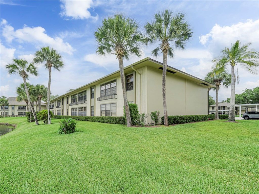 23 Plantation Drive, Unit 102, Vero Beach, FL 32966 Photo