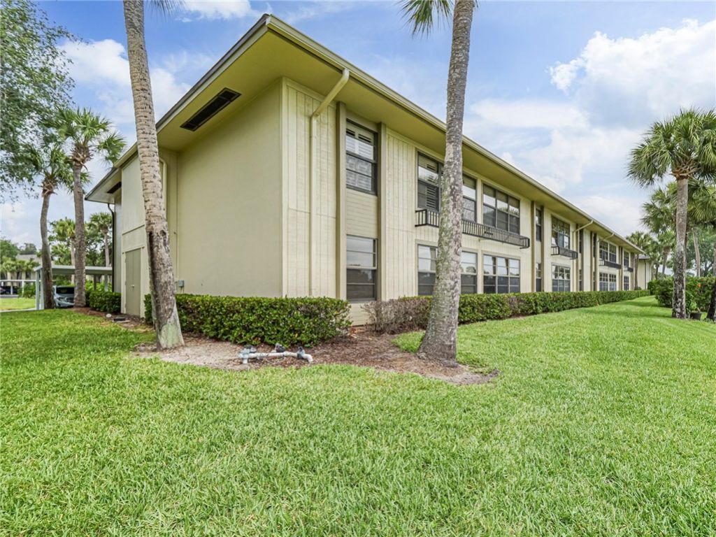 23 Plantation Drive, Unit 102, Vero Beach, FL 32966 Photo