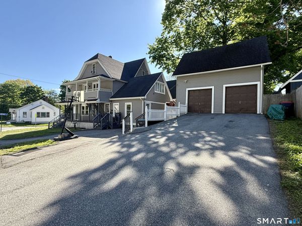 25-27 Farrows, Putnam, CT 06260
