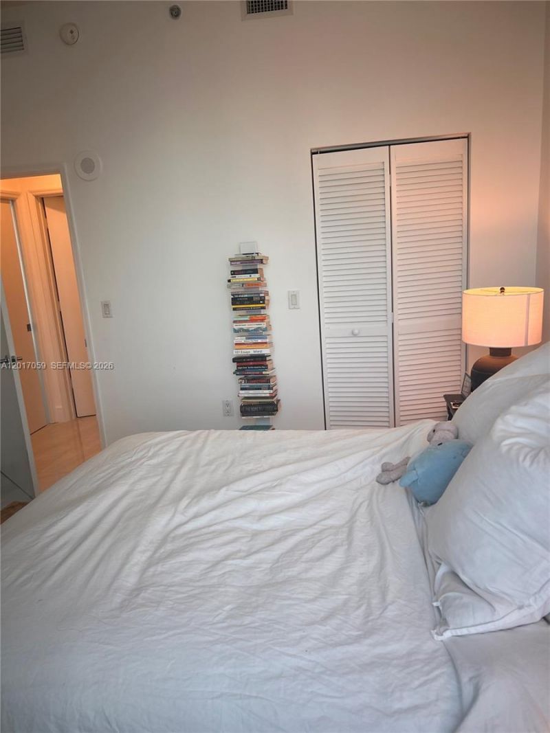 950 Brickell Bay Dr , Unit 4208, Miami, FL 33131 Photo