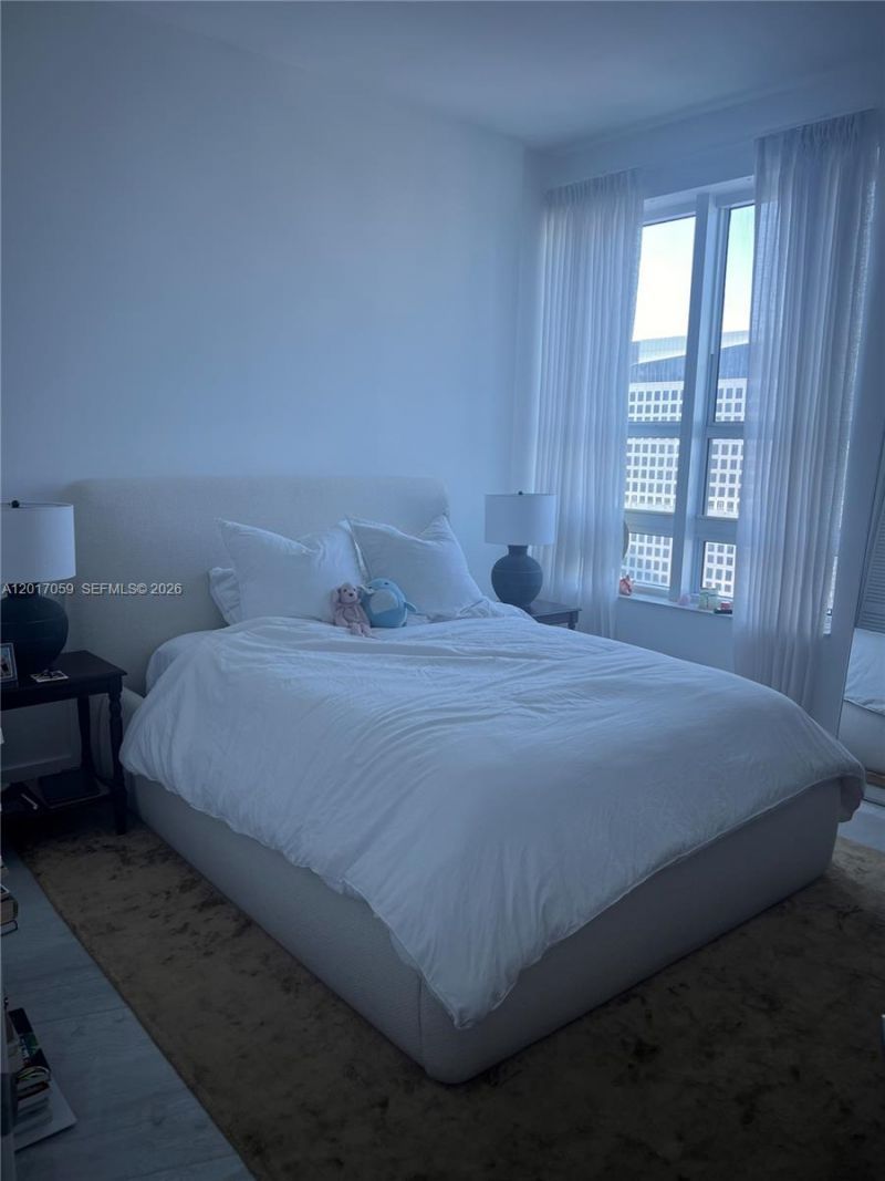 950 Brickell Bay Dr , Unit 4208, Miami, FL 33131 Photo