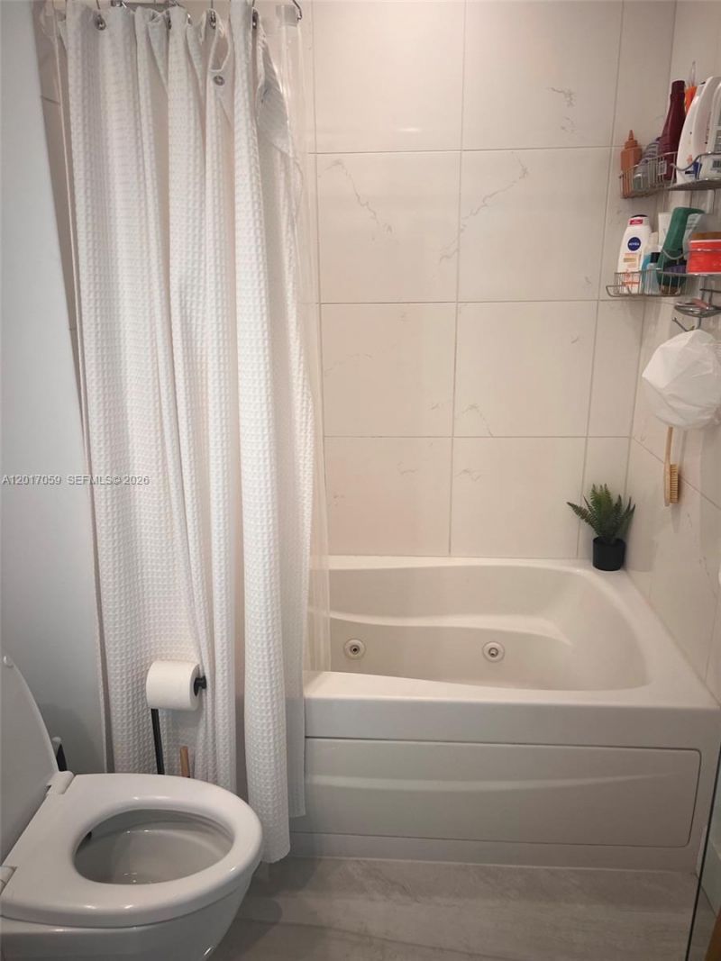 950 Brickell Bay Dr , Unit 4208, Miami, FL 33131 Photo