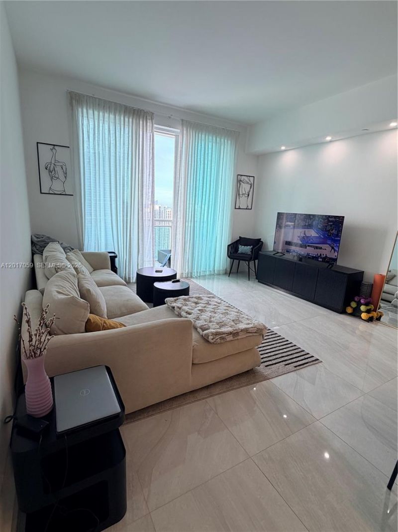 950 Brickell Bay Dr , Unit 4208, Miami, FL 33131 Photo