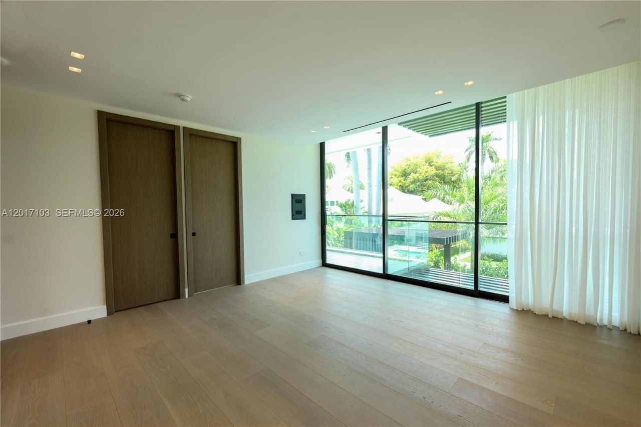 2520 Shelter Ave, Miami Beach, FL 33140 Photo