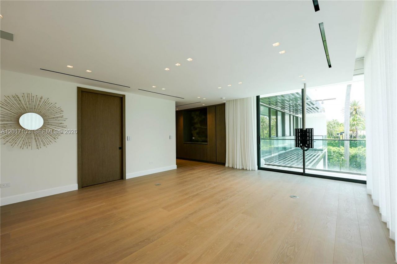 2520 Shelter Ave, Miami Beach, FL 33140 Photo