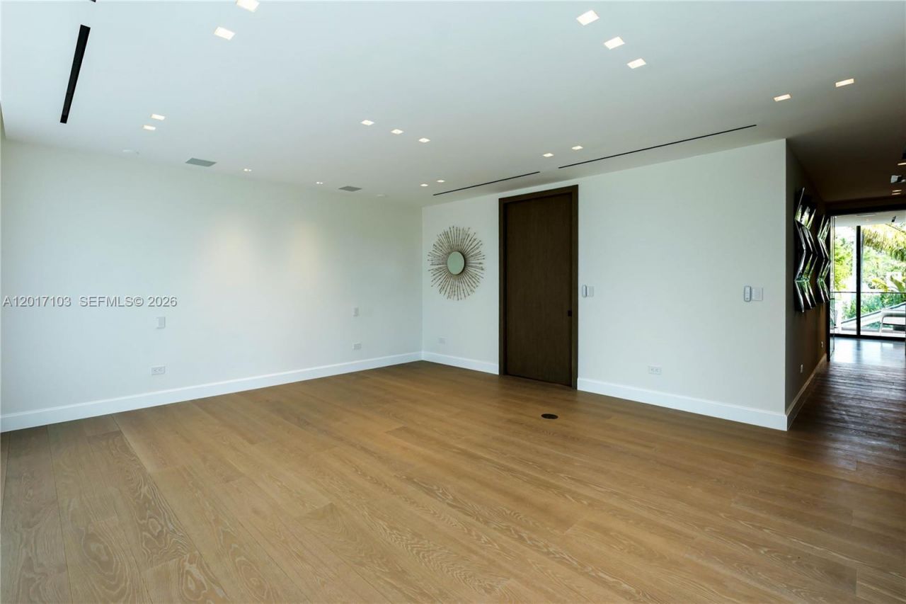 2520 Shelter Ave, Miami Beach, FL 33140 Photo