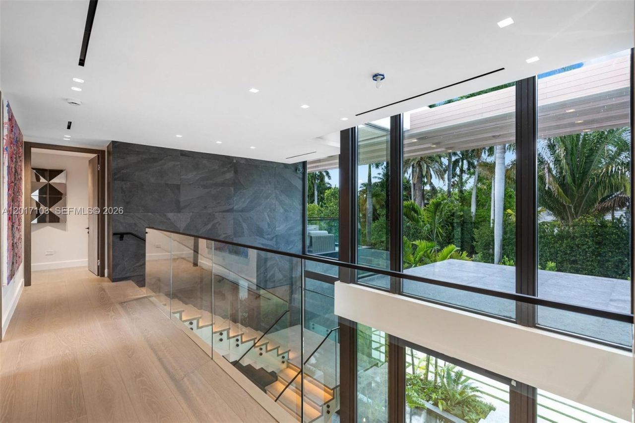 2520 Shelter Ave, Miami Beach, FL 33140 Photo