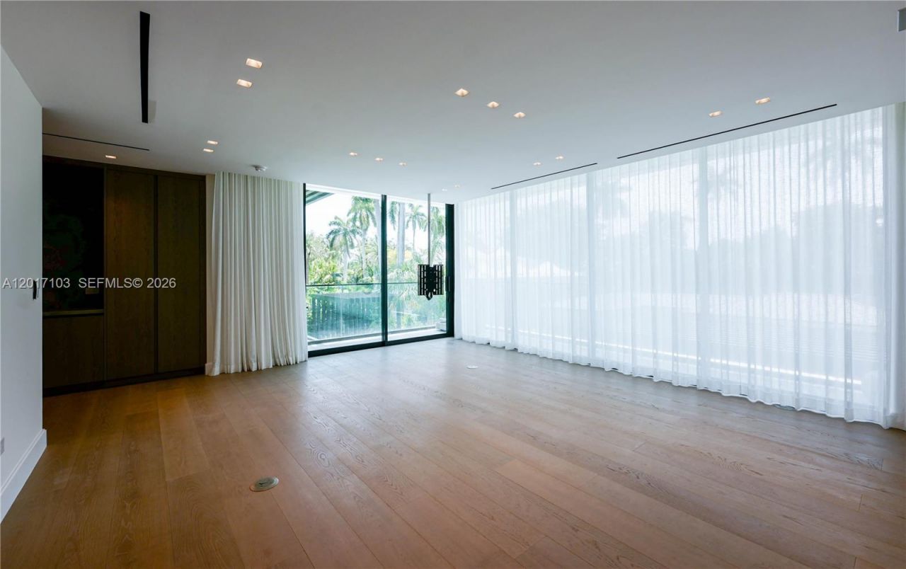 2520 Shelter Ave, Miami Beach, FL 33140 Photo