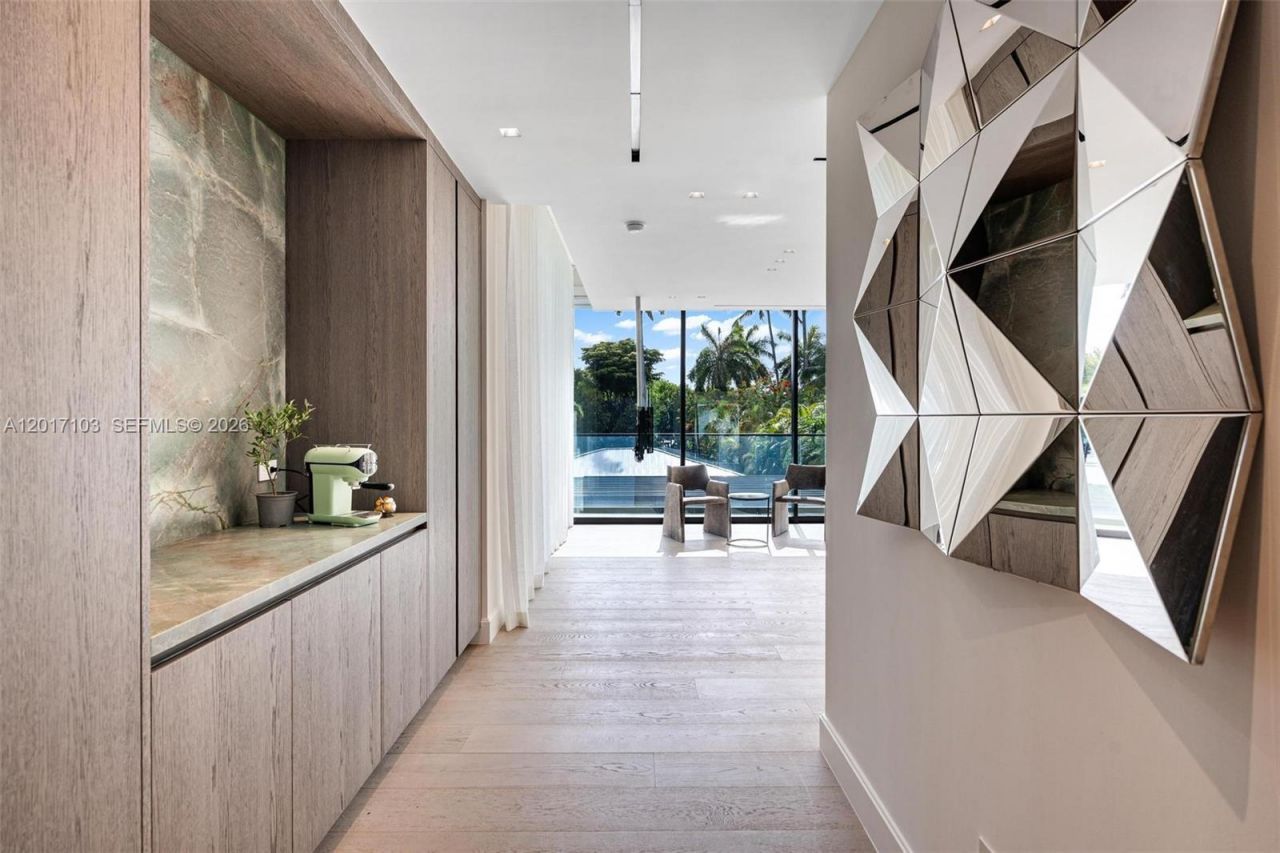 2520 Shelter Ave, Miami Beach, FL 33140 Photo