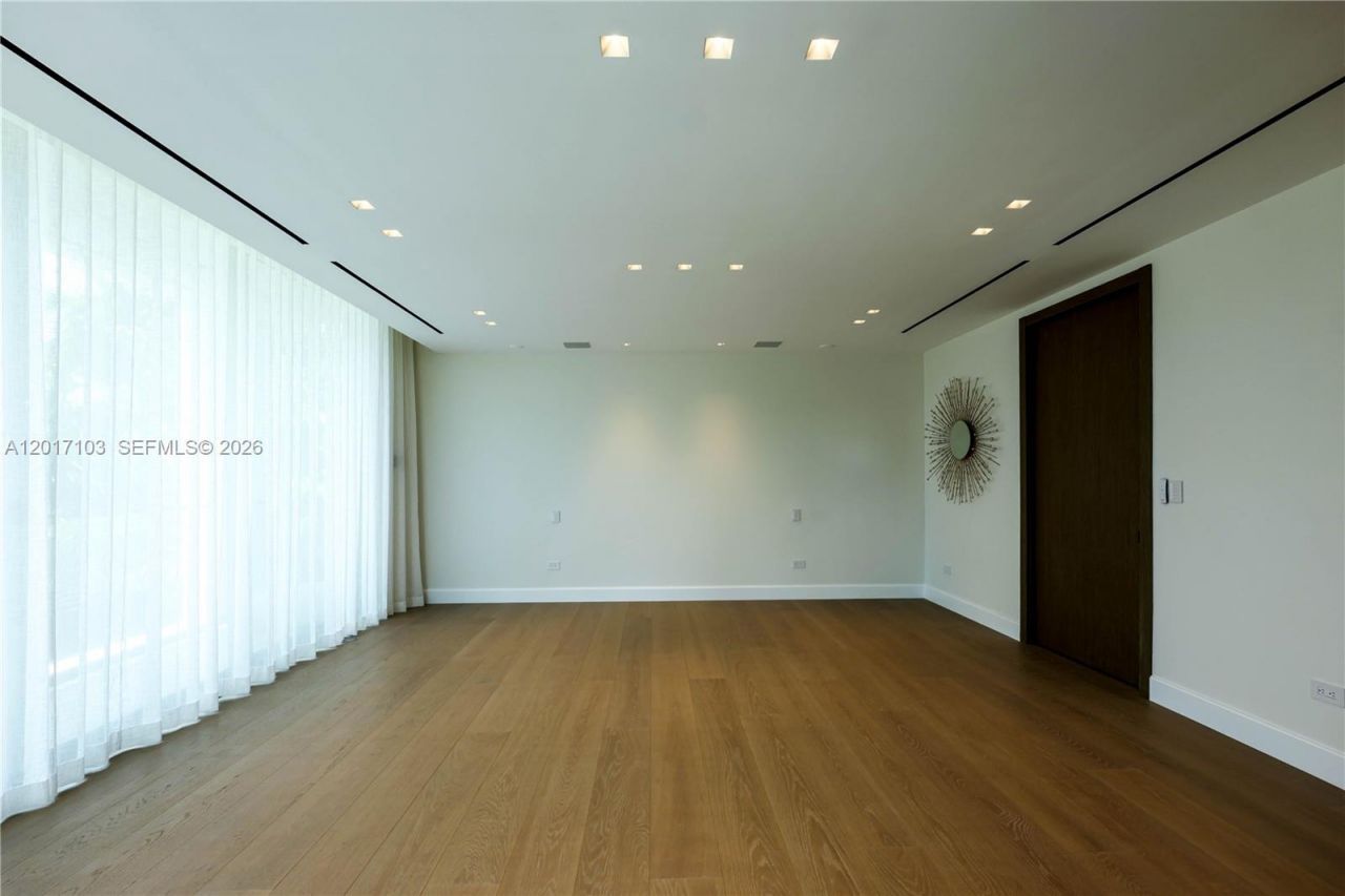 2520 Shelter Ave, Miami Beach, FL 33140 Photo