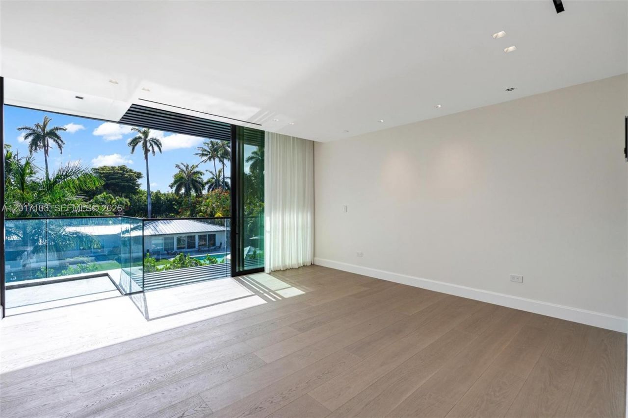 2520 Shelter Ave, Miami Beach, FL 33140 Photo
