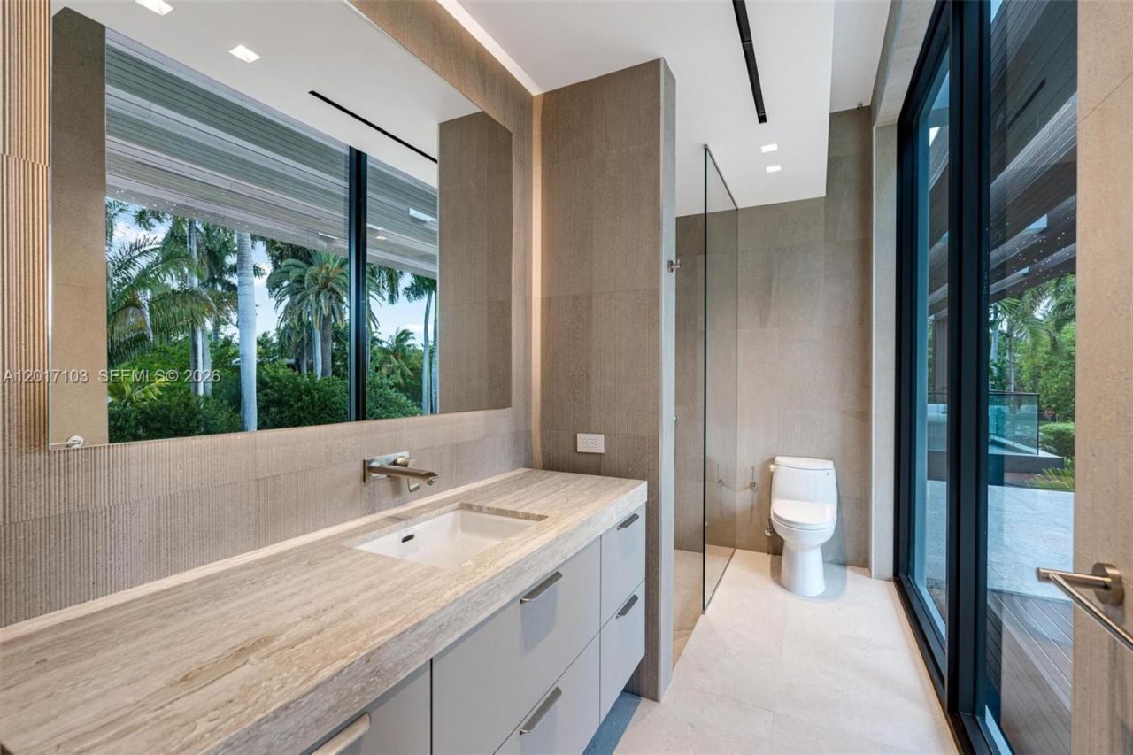 2520 Shelter Ave, Miami Beach, FL 33140 Photo
