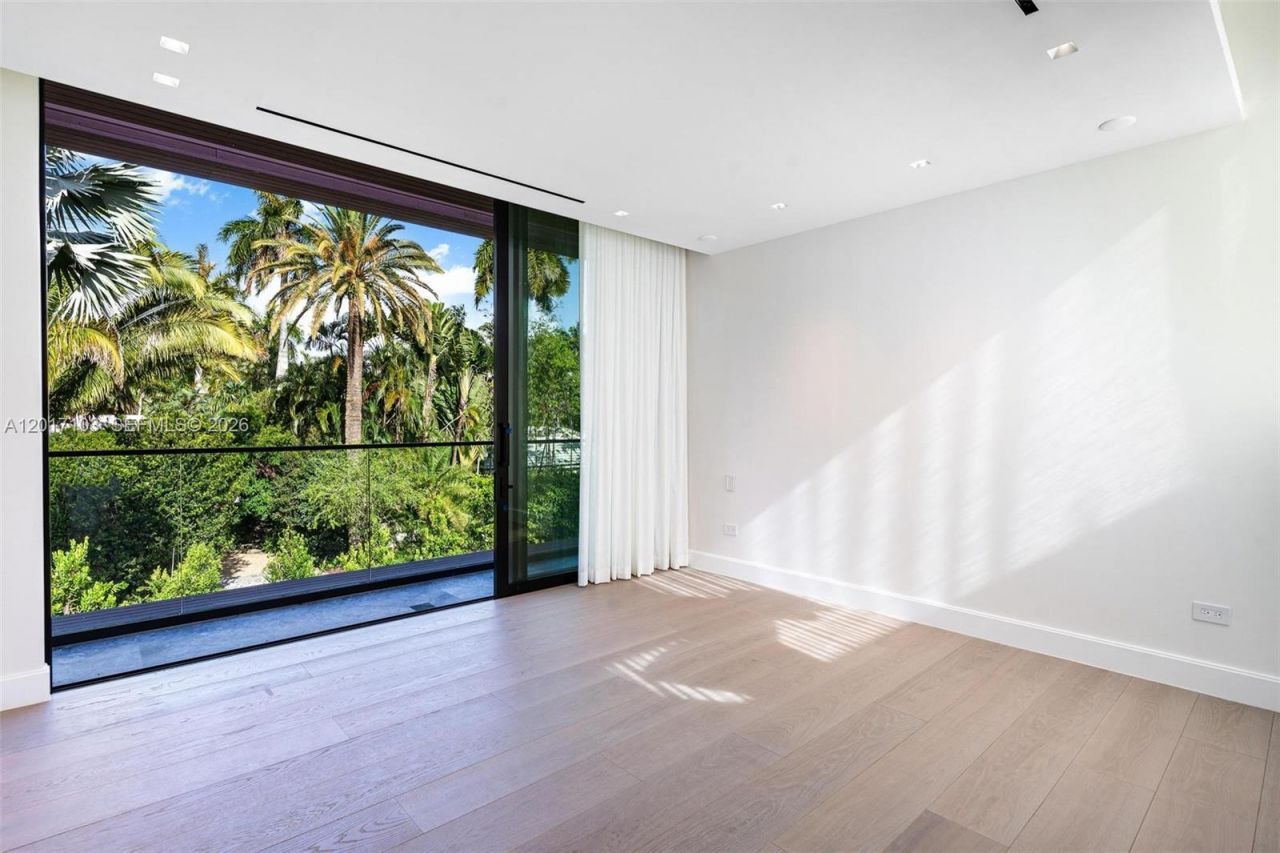 2520 Shelter Ave, Miami Beach, FL 33140 Photo