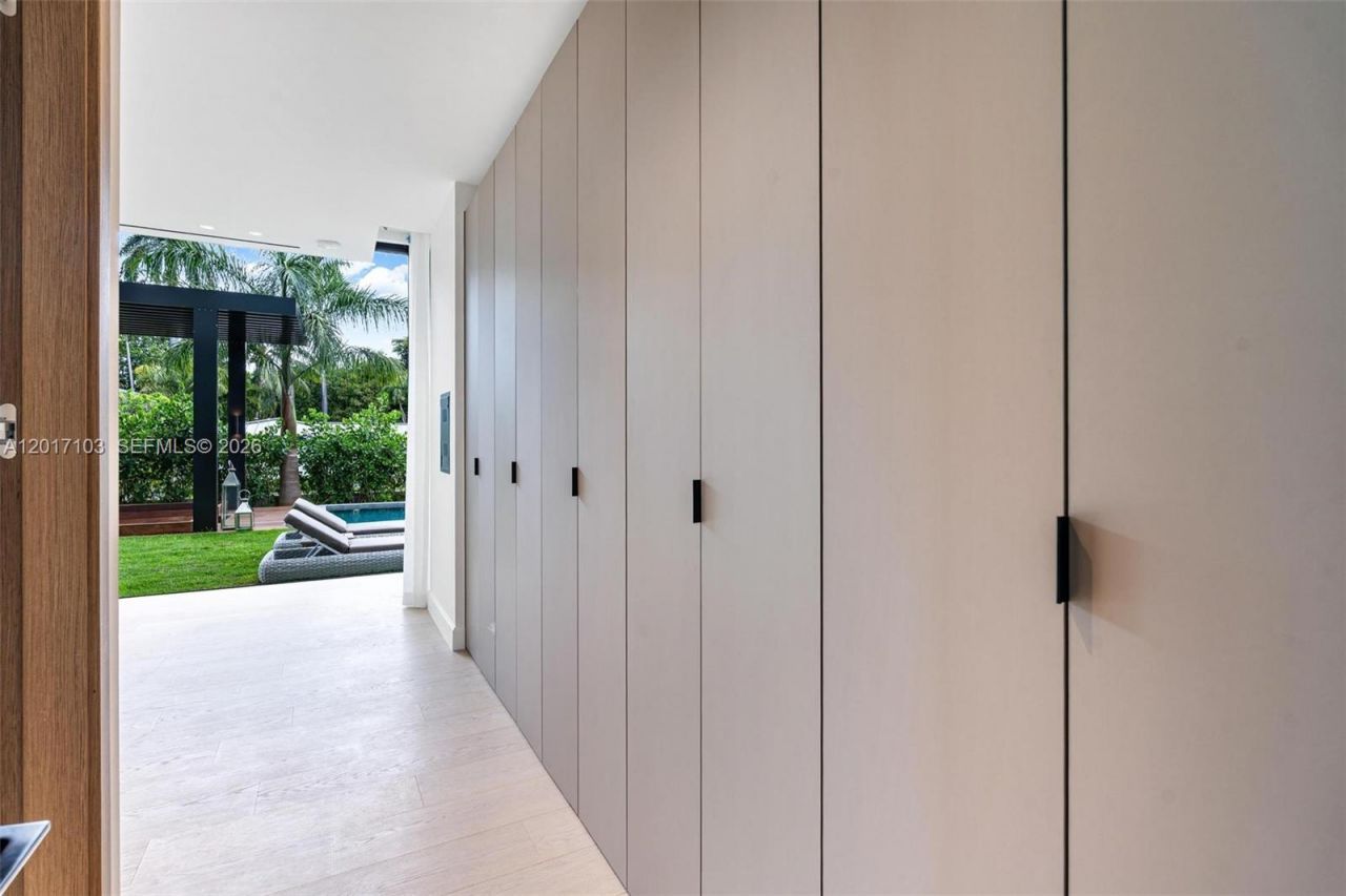 2520 Shelter Ave, Miami Beach, FL 33140 Photo