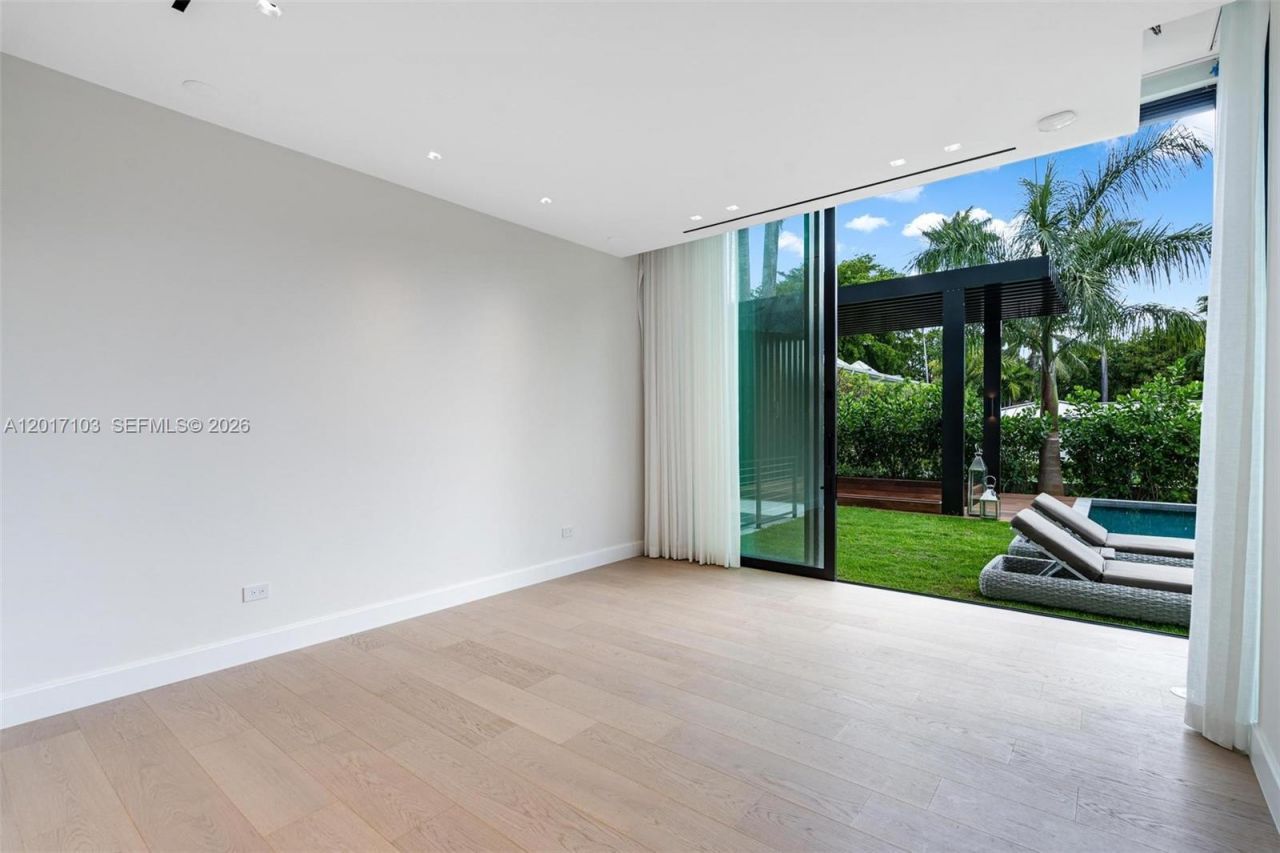 2520 Shelter Ave, Miami Beach, FL 33140 Photo