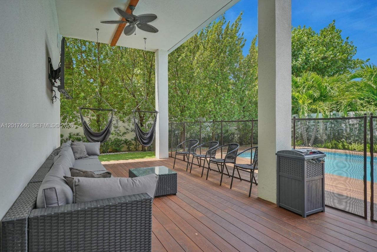 1025 NE 170th Ter, Miami, FL 33162 Photo
