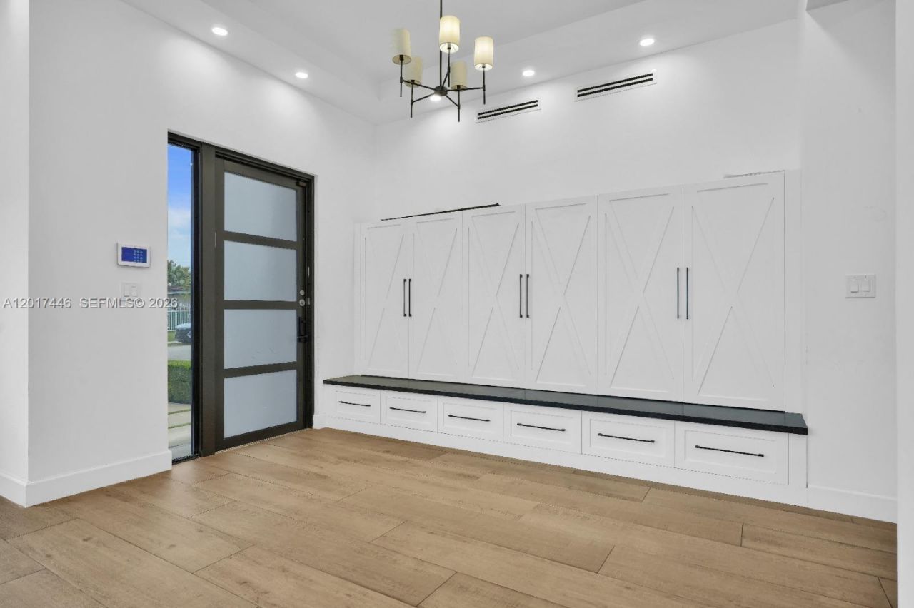 1025 NE 170th Ter, Miami, FL 33162 Photo