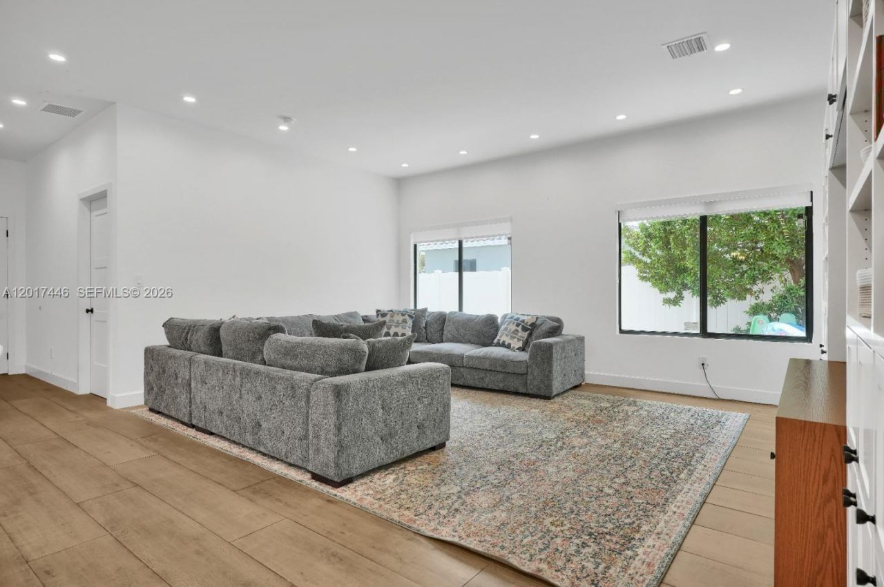 1025 NE 170th Ter, Miami, FL 33162 Photo