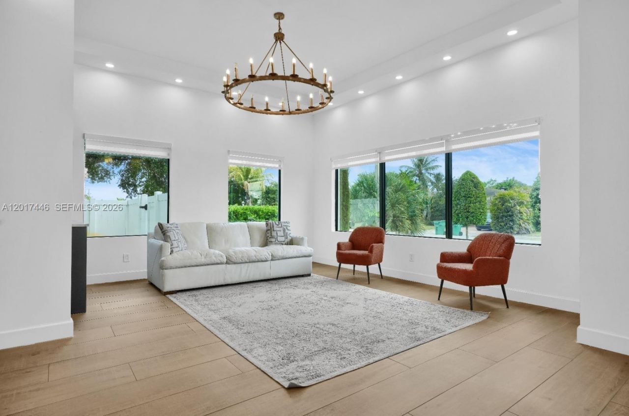 1025 NE 170th Ter, Miami, FL 33162 Photo