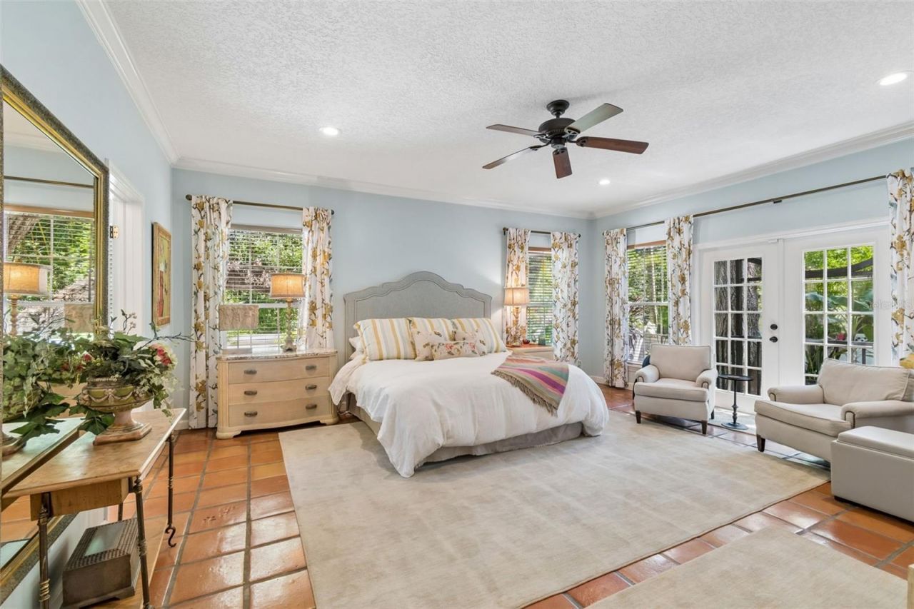 2941 W Bayshore Court, Tampa, FL 33611 Photo