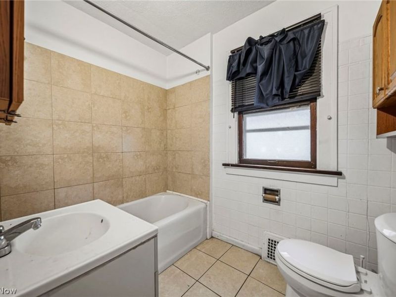 8506 Jeffries Avenue, Cleveland, OH 44105 Photo 19