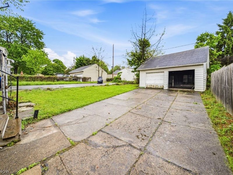 8506 Jeffries Avenue, Cleveland, OH 44105 Photo 4