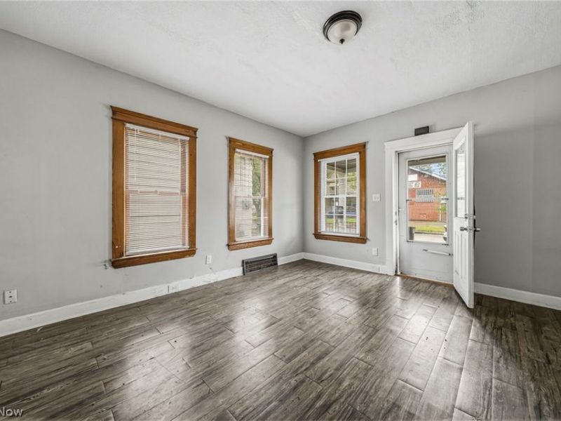3658 E 55th Street, Cleveland, OH 44105 Photo 5