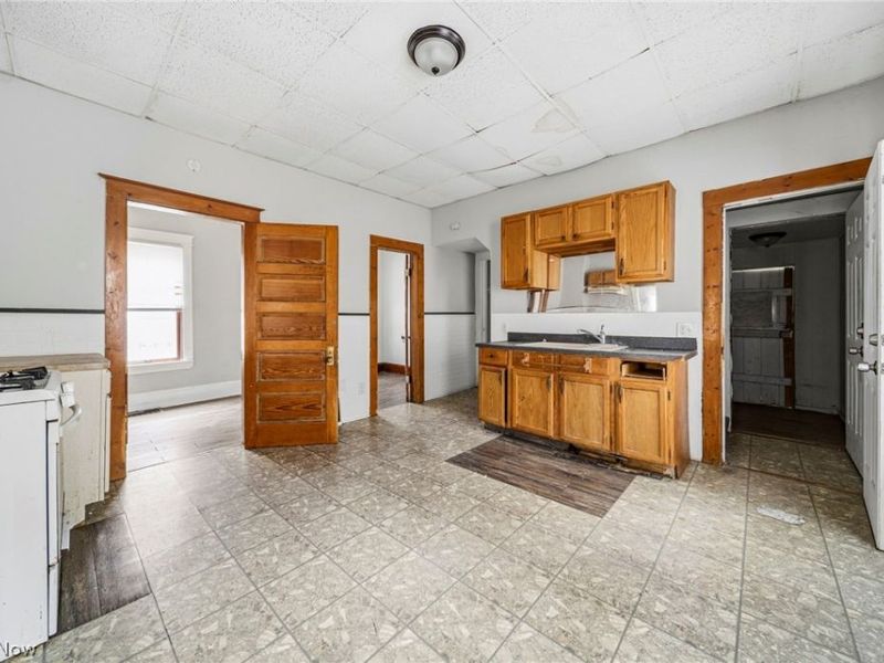 3658 E 55th Street, Cleveland, OH 44105 Photo 8