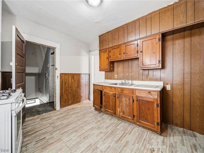 13504 Ashburton Avenue, Cleveland, OH 44110 Photo 9