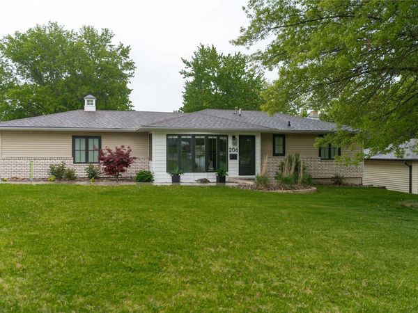 206 University Street, Pella, IA 50219