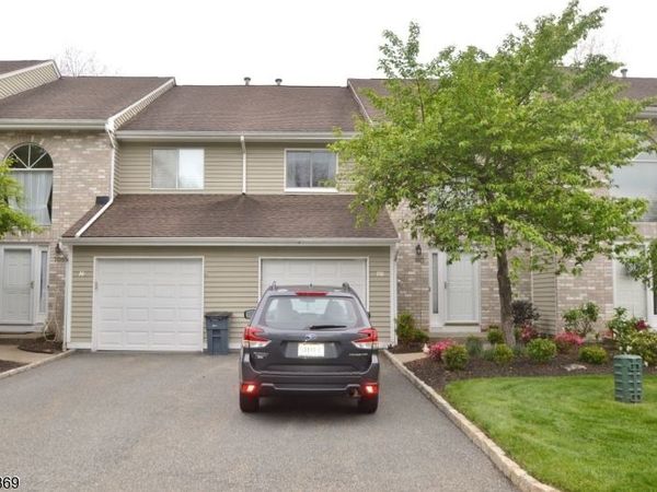 110 Castle Ridge Dr, East Hanover, NJ 07936