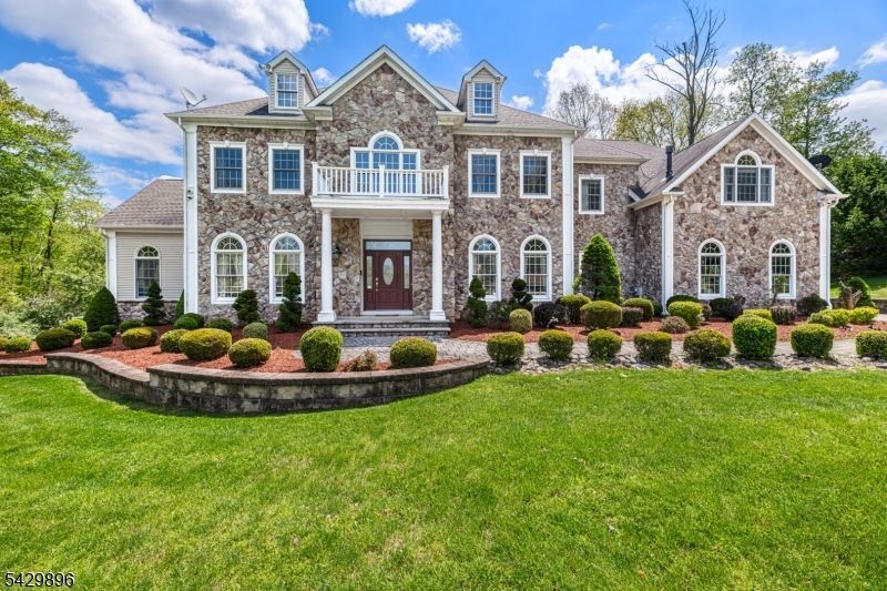 8 Peach Tree Ln, Chester, NJ 07930 Main Photo